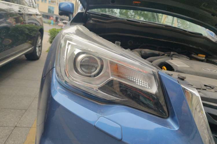 Used Subaru Forester 2018 2.0i Luxury Navigation Edition Right Front Headlight