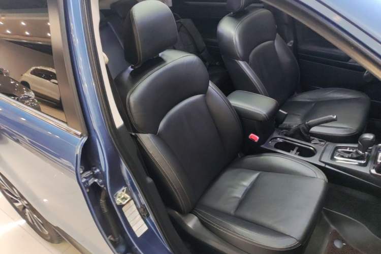 Used Subaru Forester 2018 2.5i Luxury Navigation Edition Right Front Seat
