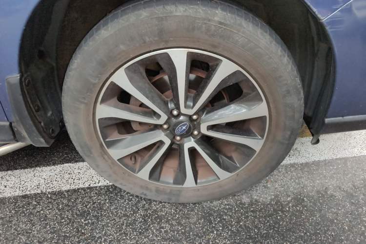 Used Subaru Forester 2018 2.5i Luxury Navigation Edition with EyeSight Right Front Wheel Hub