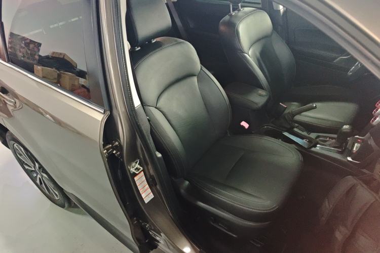 Used Subaru Forester 2018 2.5i Luxury Navigation Edition Right Front Seat