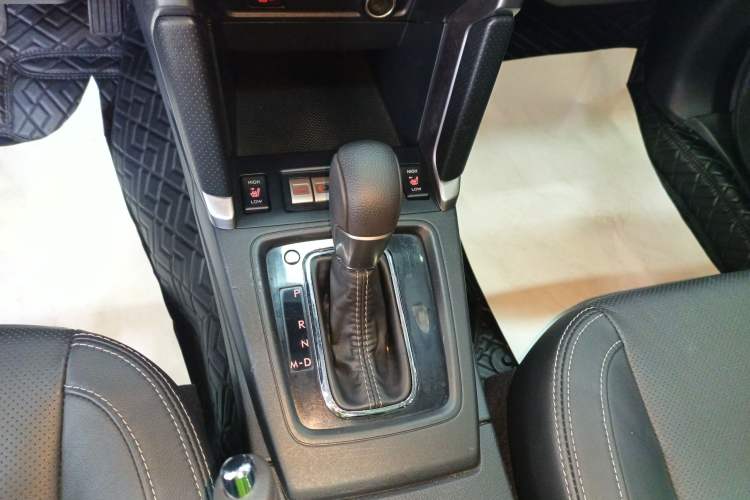 Used Subaru Forester 2018 2.5i Luxury Navigation Edition Gear Lever
