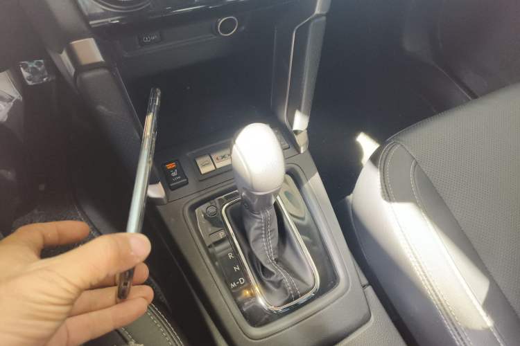 Used Subaru Forester 2018 2.0i Fashion Navigation Edition Gear Lever