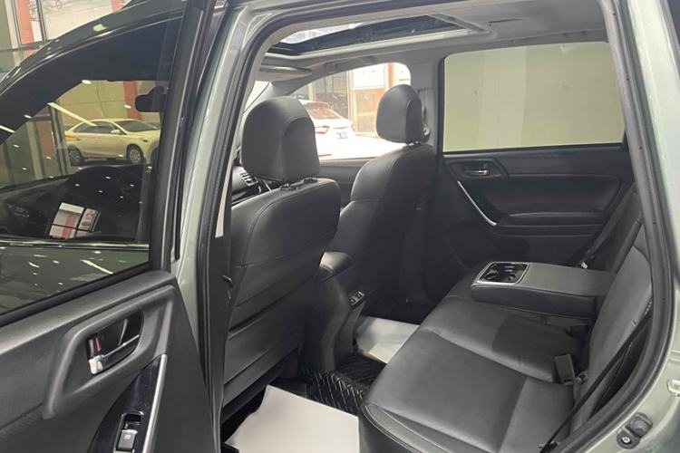 Used Subaru Forester 2018 2.5i Luxury Navigation Edition Interior 2