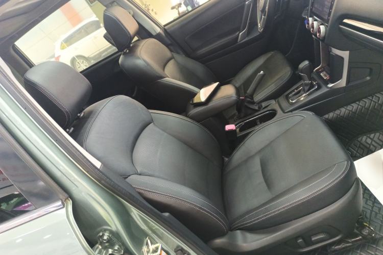 Used Subaru Forester 2018 2.5i Luxury Navigation Edition Right Front Seat