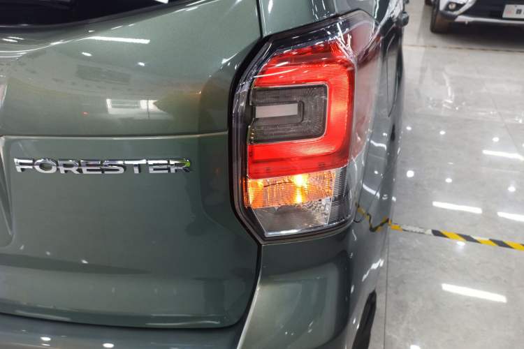 Used Subaru Forester 2018 2.5i Luxury Navigation Edition Right Rear Taillight
