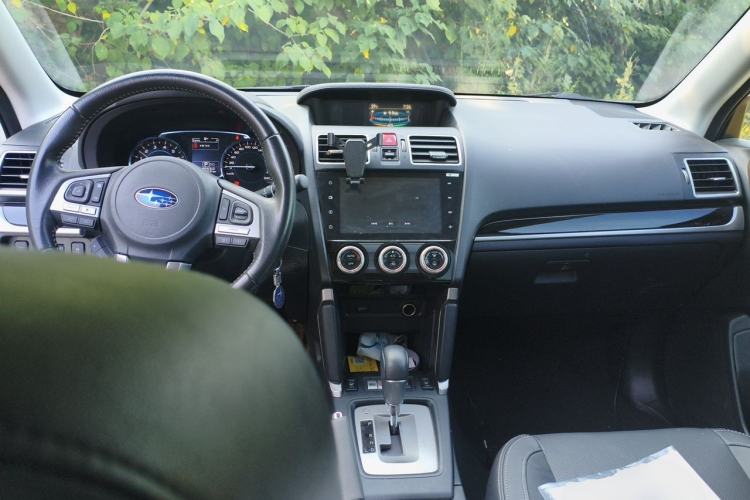 Used Subaru Forester 2018 2.0i Luxury Navigation Edition Center Console