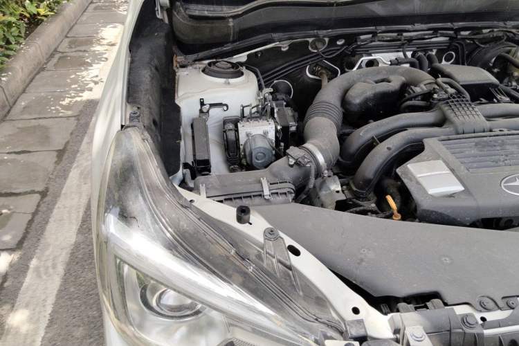 Used Subaru Forester 2018 2.0i Luxury Navigation Edition Engine Bay Right