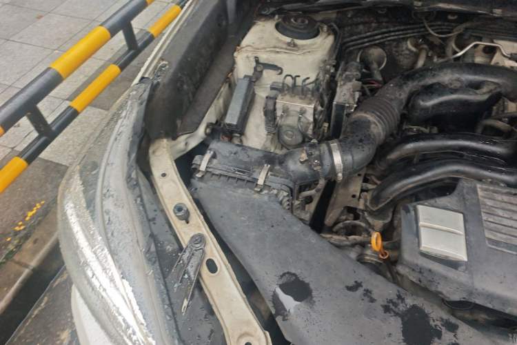 Used Subaru Forester 2018 2.0i Luxury Navigation Edition Engine Bay Right