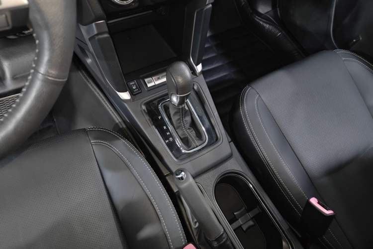 Used Subaru Forester 2018 2.5i Luxury Navigation Edition with EyeSight Gear Lever