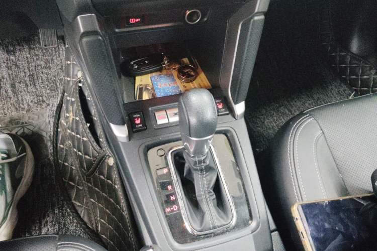 Used Subaru Forester 2018 2.5i Luxury Navigation Edition Gear Lever