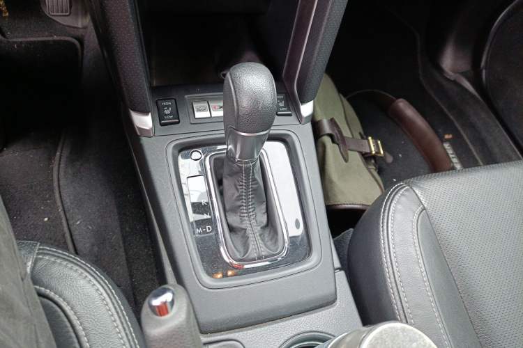Used Subaru Forester 2018 2.5i Luxury Navigation Edition with EyeSight Gear Lever