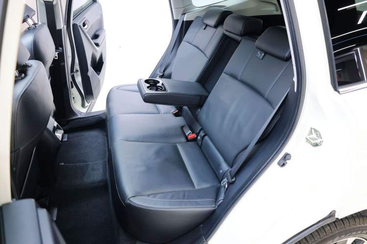 Used Subaru Forester 2018 2.5i Luxury Navigation Edition with EyeSight Interior 10