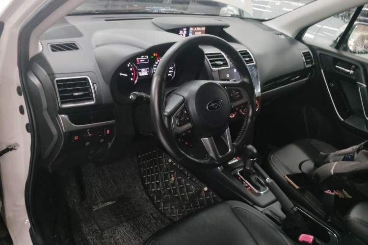 Used Subaru Forester 2018 2.5i Luxury Navigation Edition Interior 2