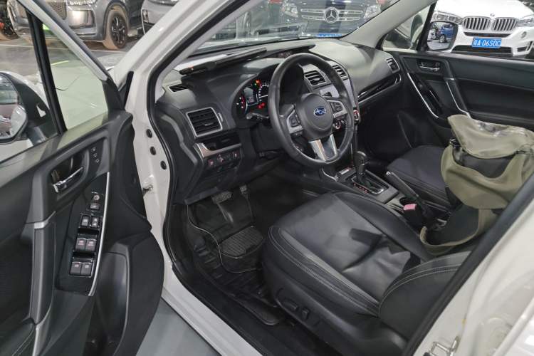 Used Subaru Forester 2018 2.5i Luxury Navigation Edition with EyeSight Interior 3