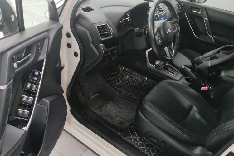 Used Subaru Forester 2018 2.5i Luxury Navigation Edition Interior 3