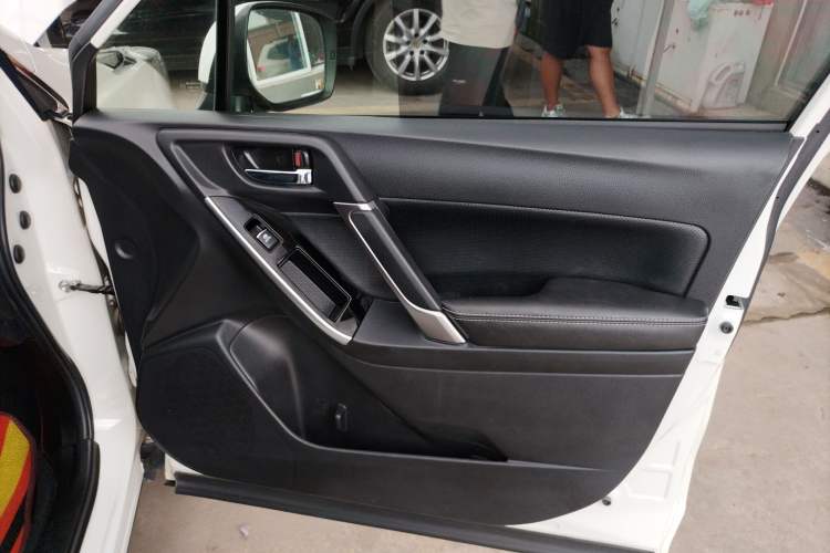Used Subaru Forester 2018 2.5i Luxury Navigation Edition Interior 3