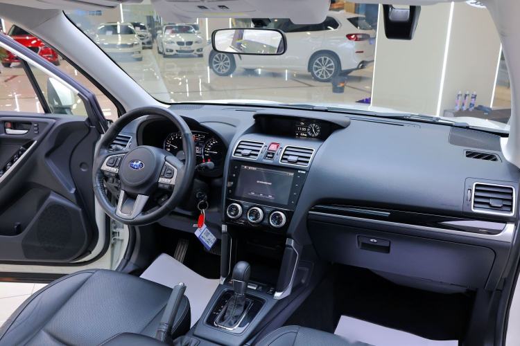 Used Subaru Forester 2018 2.5i Luxury Navigation Edition with EyeSight Interior 4