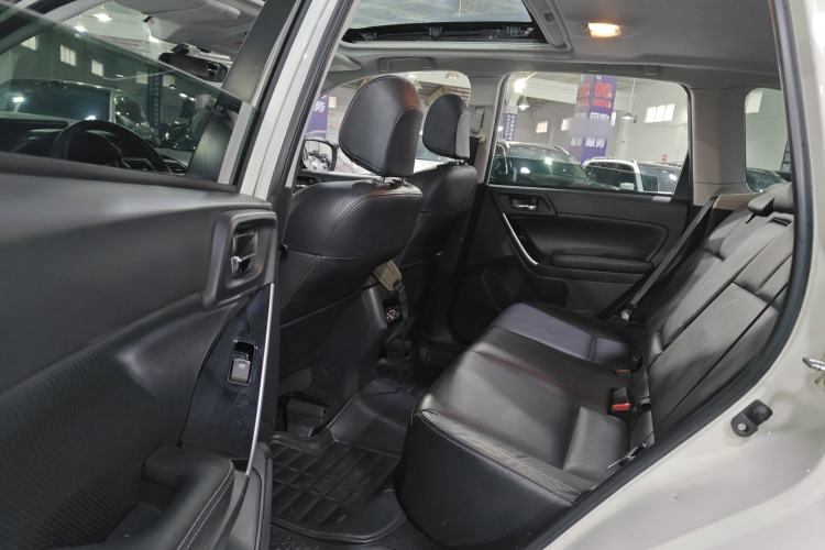 Used Subaru Forester 2018 2.5i Luxury Navigation Edition with EyeSight Interior 4