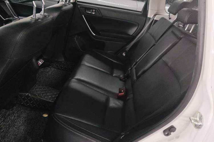 Used Subaru Forester 2018 2.5i Luxury Navigation Edition Interior 4