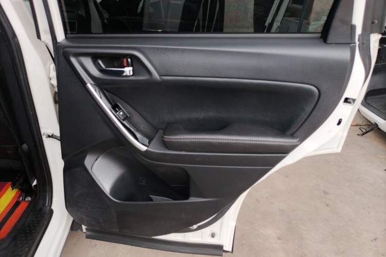 Used Subaru Forester 2018 2.5i Luxury Navigation Edition Interior 4