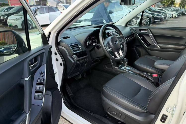 Used Subaru Forester 2018 2.0i Luxury Navigation Edition Interior 4