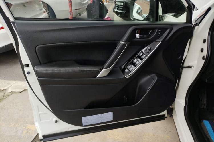 Used Subaru Forester 2018 2.5i Luxury Navigation Edition Interior 5