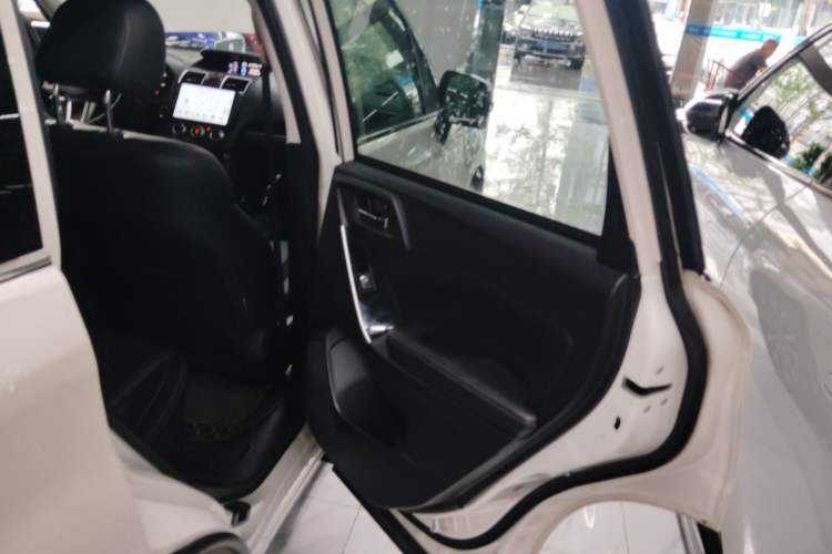 Used Subaru Forester 2018 2.5i Luxury Navigation Edition Interior 6