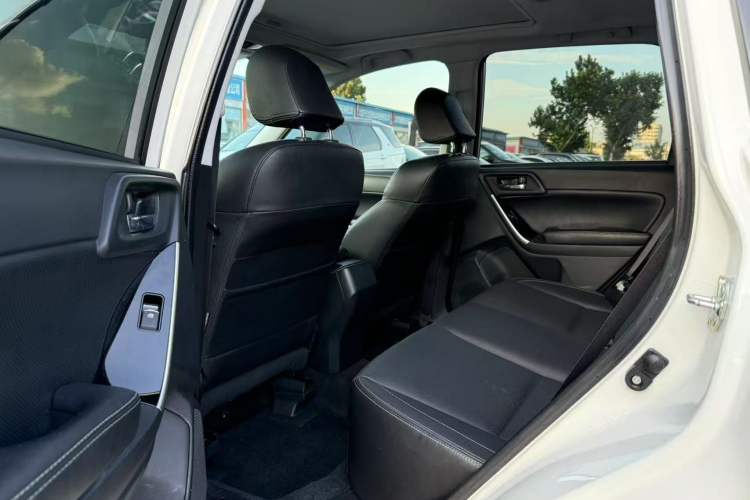 Used Subaru Forester 2018 2.0i Luxury Navigation Edition Interior 6