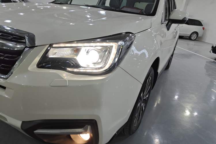 Used Subaru Forester 2018 2.5i Luxury Navigation Edition with EyeSight Left Front Headlight