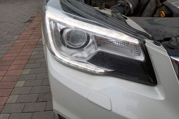 Used Subaru Forester 2018 2.5i Luxury Navigation Edition with EyeSight Right Front Headlight