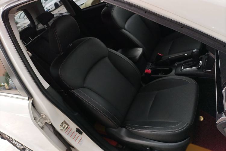 Used Subaru Forester 2018 2.5i Luxury Navigation Edition Right Front Seat