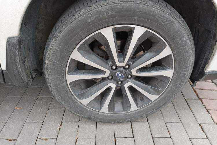 Used Subaru Forester 2018 2.5i Luxury Navigation Edition with EyeSight Right Front Wheel Hub