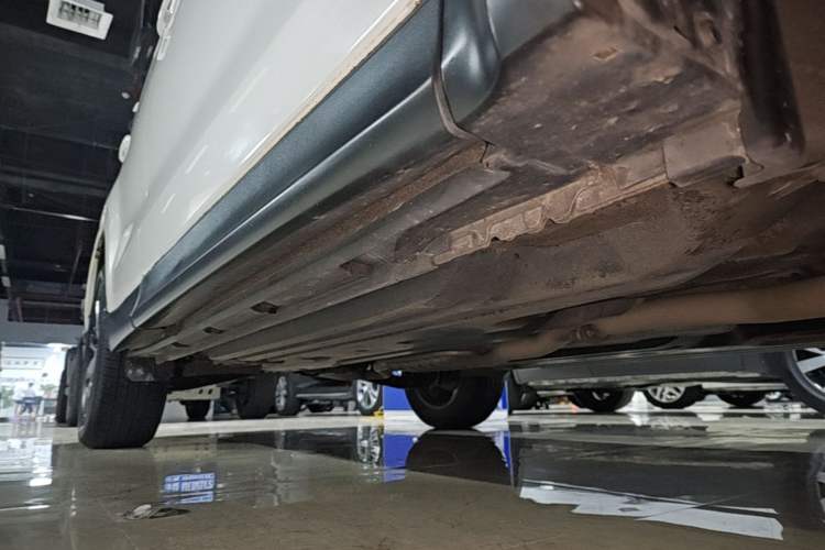 Used Subaru Forester 2018 2.0i Luxury Navigation Edition Right Side Sill