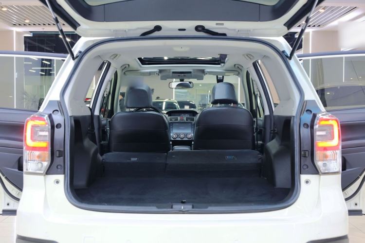 Used Subaru Forester 2018 2.5i Luxury Navigation Edition with EyeSight Trunk