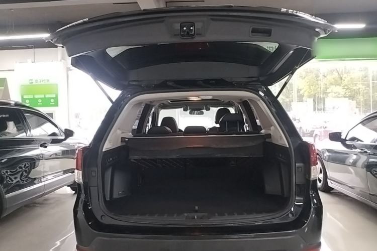 Used Subaru Forester 2019 2.0i Luxury Edition EyeSight Trunk