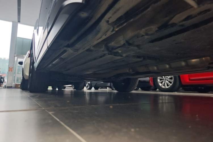 Used Subaru Forester 2019 2.0i Luxury Edition EyeSight Left Side Sill
