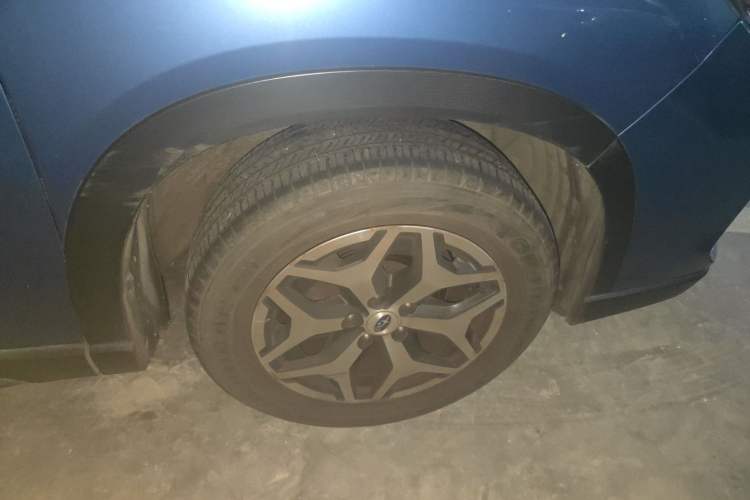 Used Subaru Forester 2019 2.0i Luxury Edition Right Front Wheel Hub