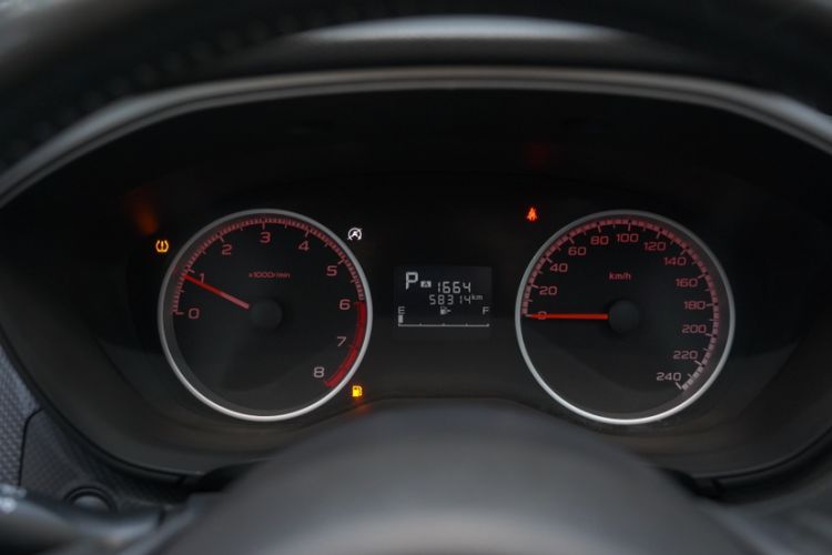 Used Subaru Forester 2019 2.0i Luxury Edition Odometer Close Up
