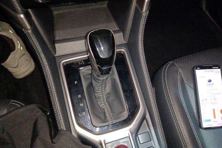 Used Subaru Forester 2019 2.0i Luxury Edition EyeSight Gear Lever