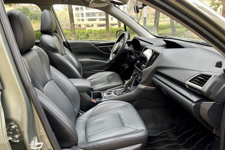 Used Subaru Forester 2019 2.0i Luxury Edition Interior 10