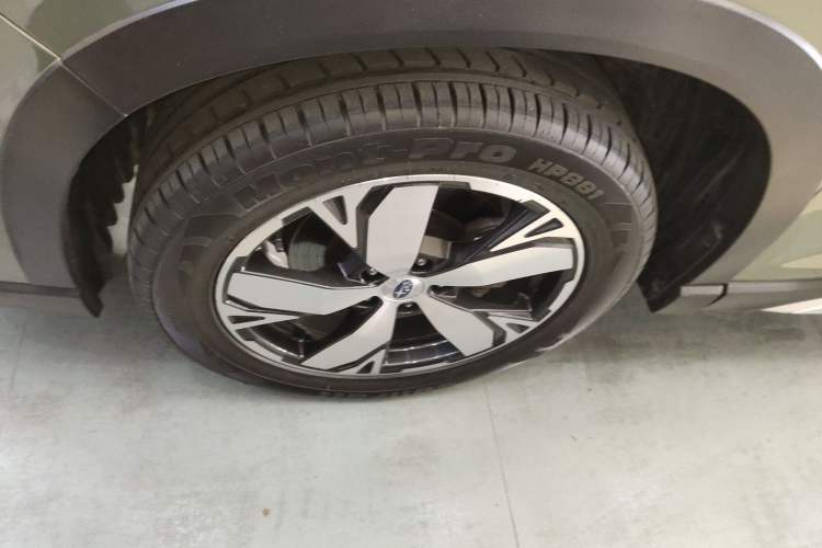 Used Subaru Forester 2019 2.0i e-Boxer Sport Edition EyeSight Left Front Wheel Hub