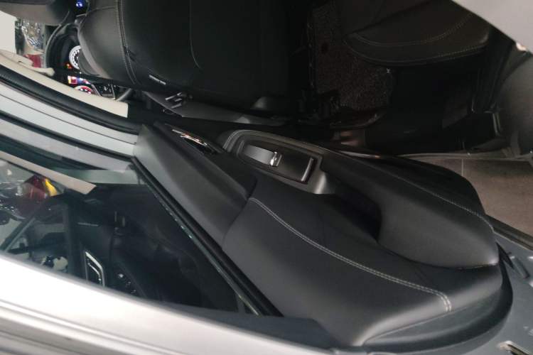 Used Subaru Forester 2019 2.0i Luxury Edition EyeSight Interior 8