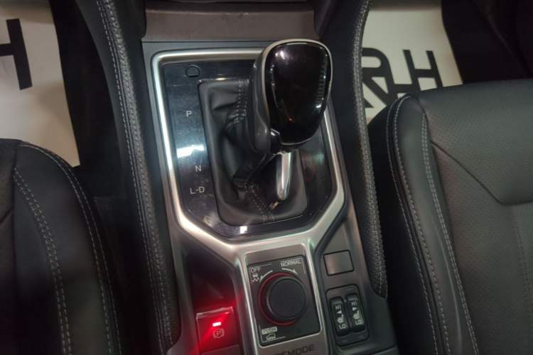 Used Subaru Forester 2019 2.0i Luxury Edition EyeSight Gear Lever