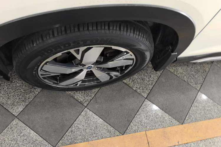 Used Subaru Forester 2019 2.0i e-Boxer Sport Edition EyeSight Left Front Wheel Hub