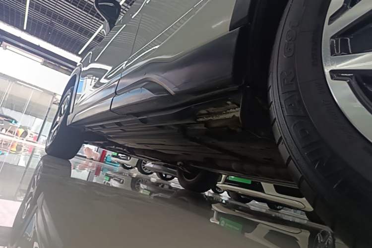 Used Subaru Forester 2019 2.0i Luxury Edition EyeSight Left Side Sill
