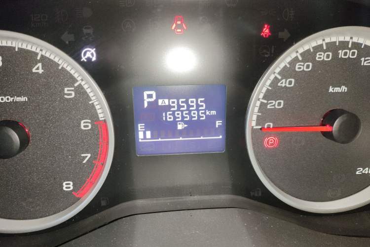 Used Subaru Forester 2019 2.0i Luxury Edition Odometer Close Up
