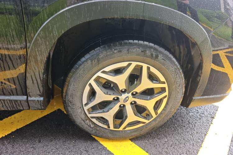 Used Subaru Forester 2020 2.0i Luxury Edition Right Front Wheel Hub