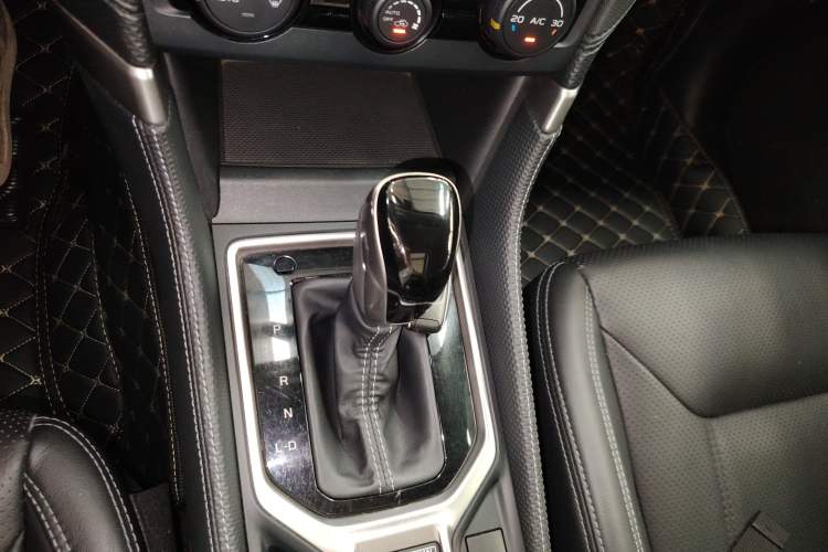 Used Subaru Forester 2020 2.0i Luxury Edition Gear Lever