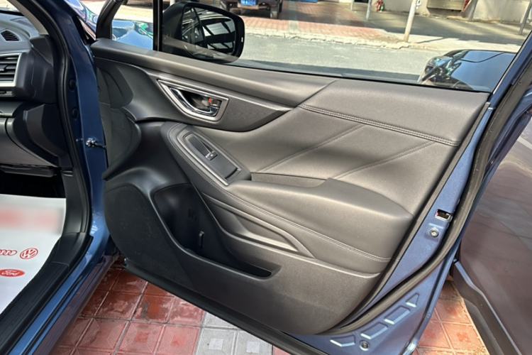 Used Subaru Forester 2020 2.0i Luxury Edition Interior 8
