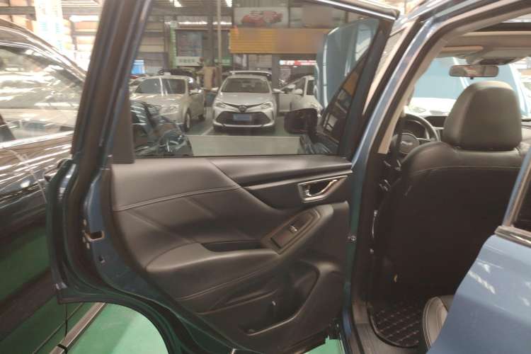 Used Subaru Forester 2020 2.0i Luxury Edition Interior 8